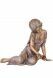 Statua commemorativa Figura in lutto con rosa – 3D, a terreno, con perni di sotto
