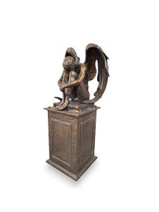 Urna cineraria con angelo ‘Angelo del Dolore’ su colonna in diversi colori