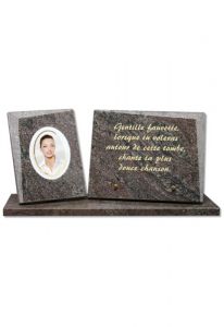 Pietra commemorativa