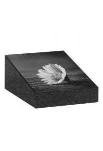 Pietra commemorativa con incisione laser