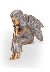 Statua commemorativa Angelo seduto – 3D, a terreno, con perni di sotto