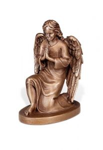 Scultura funeraria Angelo inginocchiato – 3D, a terreno, con perni di sotto