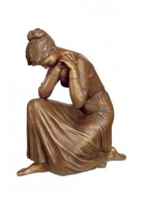 Scultura funeraria Donna addolorata – edizione limitata, 3D, a terreno, con perni di sotto